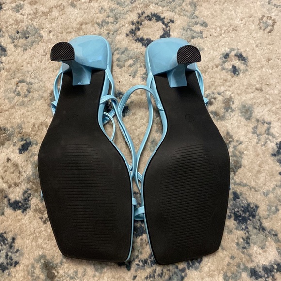 Heels - Picture 4 of 4